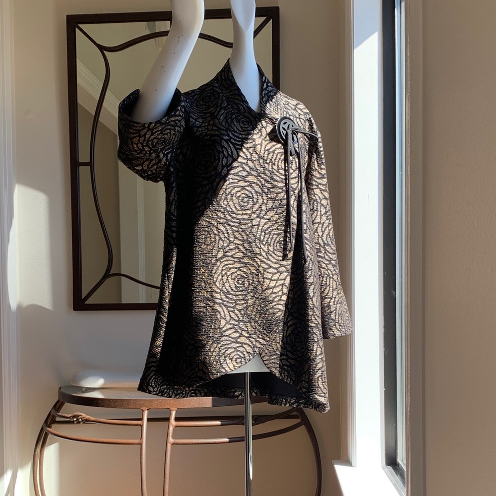 Connie Black and Gold Textured Jacket